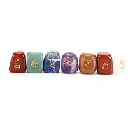 Ensemble de méditation en pierre brute sculptée avec sept chakras et runes sanskrites