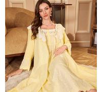 Ensemble de pyjama vintage style palais comprenant un cache-cœur brodé, une nuisette et un peignoir pour femme. Vêtements pour la saison des fêtes, l'automne et l'hiver. L,M,S,XL,XXLUnicoloreTissu tis