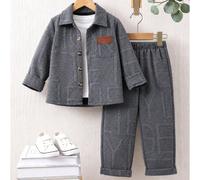 Ensemble denim décontracté à manches longues pour jeunes garçons, Top avec col simple et ample, logo lettre embossé marron sur le devant et décoration de petite poche pratique 3D, associé à un pantalo
