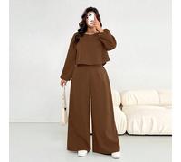 Ensemble deux pièces ample et confortable pour femmes grandes tailles, chemise à manches longues verte militaire simple et décontractée, et pantalon large. Tenue d'automne et d'hiver, style simple 0XL