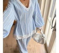 Ensemble deux pièces pour femme, top à rayures avec col en V, manches bouffantes et patchwork en dentelle bleue, pantalon long décontracté, style festival de juin Saint-Jean, printemps-été L,M,SRayéTi