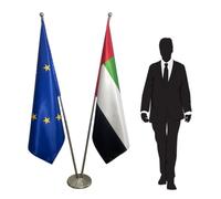 Ensemble drapeaux UE et Émirats Arabes Unis avec 2 mâts inox couleur argent et socle ou pied unique - décoration protocolaire intérieure. Code CN3-EU-UAE