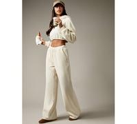 Ensemble élégant de jogging avec capuche court et pantalon large jambes. Parfait pour le brunch, les week-ends décontractés, le streetwear confortable en automne, hiver et printemps. Tenue coordonnée.