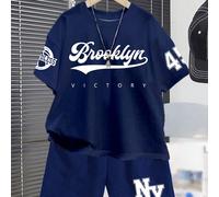 Ensemble t-shirt à manches courtes col rond et short pour jeune garçon, style décontracté et minimaliste. Imprimé texte classique "Brooklyn City", logo montagne enneigée cool, numéro 45, NY. Convient 