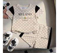 Ensemble t-shirt col rond à imprimé floral rétro tout-sur-over et short rayé bicolore pour bébé garçon. Style décontracté classique. Convient pour l'été, la détente, les sorties, les sports, l'école. 