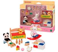 Sylvanian Families – Coffre à jouets des bébés – 2 figurines, 15 accessoires – 3 ans+ – 5709