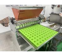 Équipement de bonbons commerciaux polyvalent : gommes automatiques, dures, gelées, chocolats, caramel avec haut rendement, alarme de défaut et utilisation facile