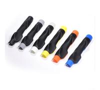 Équipement d'entraînement de golf qui guide le positionnement de la main sur les arbres du club pour prendre en charge le séquençage répété à emporter et descendre pour un meilleur timing (blanc)