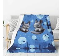 ESASAM Blue Chinchillas And Moon Couverture en flanelle 320 g, légère et chaude, hypoallergénique