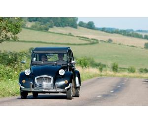 Escapade en 2CV - 1 journée pour 2 pers et visite des Hospices de Beaune ou visite du château Clos de Vougeot