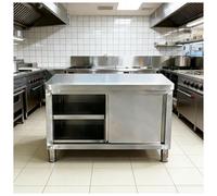 Établi en Acier Inoxydable avec Angles Arrondis et Pieds Réglables Établis de Restaurant avec Portes Coulissantes et Étagères à Plusieurs Niveaux Plan de Travail avec Poutres de Soutien
