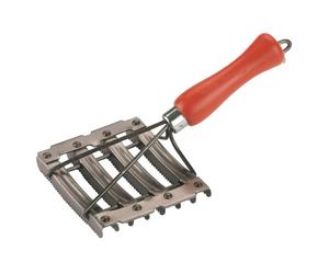 Etrille métallique métal/bois 8 rangées dents Kerbl Rouge 11x12,5 cm