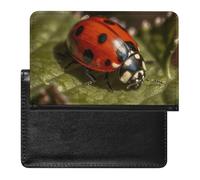 Étui de passeport pour passeport de voyage pour homme et femme avec blocage RFID, deux bonhommes de neige pour le ski ensemble, accessoires de voyage, Coccinelle sur feuille, Taille unique