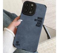 Étui de téléphone en denim avec éléments de slogan bleu en cuir, finition suédée, inspirant "Quand rien ne va bien, allez à gauche". Compatible avec les de 11 à 16 Pro Max. Cadeau de printemps et d'an