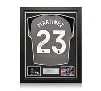 Exclusive Memorabilia Maillot de Gardien de But signé par Emi Martinez. Encadré.