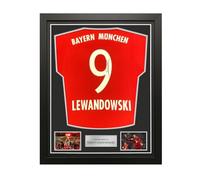 Exclusive Memorabilia Maillot du Bayern Munich 2015-16 signé par Robert Lewandowski. Encadré.