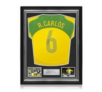 Exclusive Memorabilia Maillot du Brésil 2004-2006 signé par Roberto Carlos. Cadre de qualité supérieure.