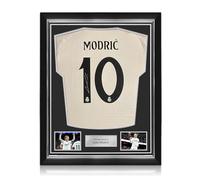 Exclusive Memorabilia Maillot du Real Madrid signé par Luka Modric. Cadre de qualité supérieure