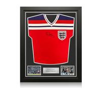 Exclusive Memorabilia Maillot extérieur de l'Angleterre signé par Bryan Robson. Encadré.