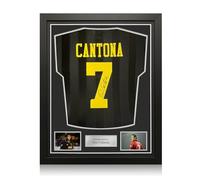 Exclusive Memorabilia Maillot Noir de Manchester United signé par Eric Cantona. Encadré.