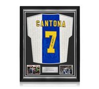 Exclusive Memorabilia Maillot Third de Manchester United signé par Eric Cantona. Encadrement de qualité supérieure.