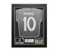 Exclusive Memorabilia Maillot Third du Real Madrid 24-25 signé par Luka Modric. Cadre Standard.