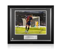 Exclusive Memorabilia Photo de Barcelone signée par Lamine Yamal. Cadre de Luxe