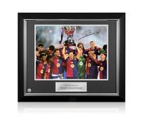 Exclusive Memorabilia Photo de Barcelone signée par Robert Lewandowski. Cadre de Luxe.