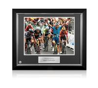 Exclusive Memorabilia Photo de la 35e Victoire d'étape signée par Mark Cavendish. Cadre de Luxe.