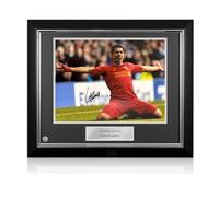 Exclusive Memorabilia Photo de Liverpool signée par Luis Suarez. Cadre de Luxe