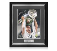 Exclusive Memorabilia Photo du Real Madrid signée par Luka Modric : vainqueur de la UCL. Cadre de Luxe.
