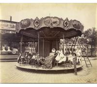 F te du Tr ne Paris France circa 1923 par Eugène Atget. Eug ne Atget nom complet Jean-Eug ne-Auguste Atget 1857-1927. Photographe français célèbre pour son travail de plusieurs décennies pour