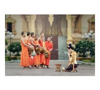Fabulous Poster Femme rend hommage a des moines laos (61cm x 89cm) G