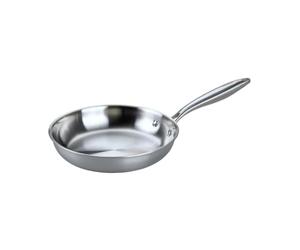 Fackelmann 66271 Poêle 26 cm en Acier Inoxydable 18/10, Structure Triply, Tous Feux Compatible Induction et Four, Cuisson Saine Sans PFAS, Utilisation Intensive, Passe au Lave-Vaisselle, Manche Riveté