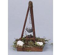 FADEDA Feu de camp avec chaudière, LxlxH en mm : 50x50x110. Pour les crèches, les miniatures, les loisirs et le modélisme, les accessoires de maisons de poupées et les trains miniatures.