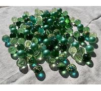 FAIRY TAIL & GLITZER FEE Lot de 100 billes multicolores en verre - Mélange vert - 16 mm - Grand jeu de billes - Décoration de piste