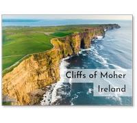 Falaises de Moher, l'une des destinations touristiques les plus populaires en Irlande. Vue aérienne d'une attraction touristique connue sur le chemin sauvage de l'Atlantique dans le comté de Clare.,