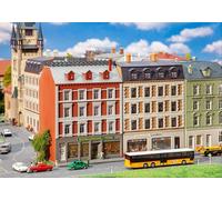 Faller FA232389 Lot de 2 Maisons urbaines assainies avec magasins - Kit de modélisme