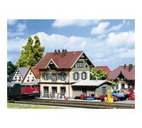 FALLER Kit de maquette de gare de Güglingen avec 213 pièces individuelles 119 x 56 x 60 mm Accessoires de modélisme ferroviaire I Bâtiment Z Modèle de gare standard