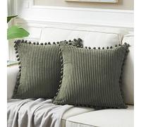 Fancy Homi Lot de 2 housses de coussin décoratives carrées avec pompons, en velours côtelé uni et doux, pour canapé, lit, salon, chambre, 45 x 45 cm, vert olive