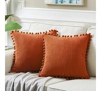 Fancy Homi Lot de 2 housses de coussin décoratives carrées avec pompons, en velours côtelé uni et doux, pour canapé, lit, salon, chambre, 45 x 45 cm, orange brûlé