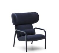 Fauteuil Inari bleu et acier, peint en bleu, crédit FSC Mix