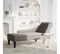 Fauteuil Long Taupe Textil avec Coussin Lombaire et Accoudoir Droit | Tissu doux, mousse résiliente, capitonnage boutons, coussin lombaire inclus, usage salon ou bureau