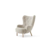 Fauteuil Petra VB3 &Tradition , en Peau de Mouton Moonlight/chêne Huilé