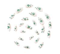 Faux ongles courts avec motif trèfle - Base blanche - Look élégant pour le travail ou les fêtes