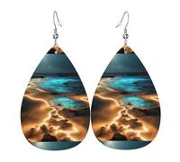 Fdgbnm Boucles d'oreilles en cuir View Under The Moon. Boucles d'oreilles pendantes en cuir imprimé double face. Légères, hypoallergéniques, festives et prêtes à offrir.