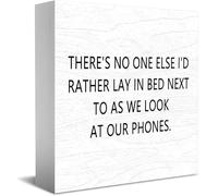 Feehiget Panneau décoratif en bois avec inscription « There 'S No One Else I'D Rather Lay In Bed Next To As We Look At Our Phones » 12,7 x 12,7 cm