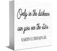 Feehiget Panneau en bois avec inscription « Only In The Darkness Can You See The Stars » pour décoration de bureau ou maison 12,7 x 12,7 cm