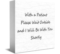 Feehiget Panneau en bois avec inscription « With A Patient Please Wait Outside And I Will Be With You Shortly », décoration de bureau pour maison, bureau, étagère, 12,7 x 12,7 cm