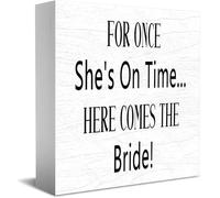Feehiget Panneau en bois pour décoration de bureau et maison Inscription For Once She'S On Time... Here Comes The Bride ! 12,7 x 12,7 cm